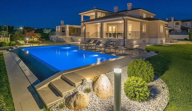 Awesome home in Kastelir