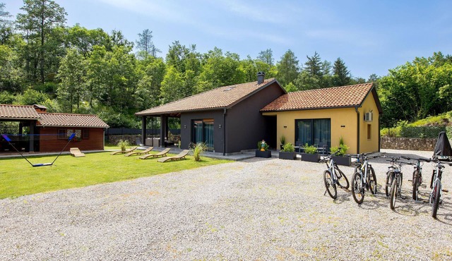 Awesome home in Klana with sauna