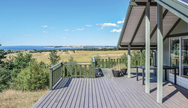 Awesome home in Knebel with kitchen