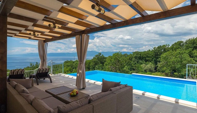 Awesome home in Kostrena