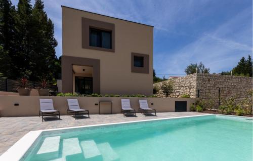 Awesome Home In Kremena