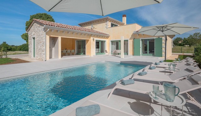 Awesome home in Kringa with private swimming pool, can be inside or outside