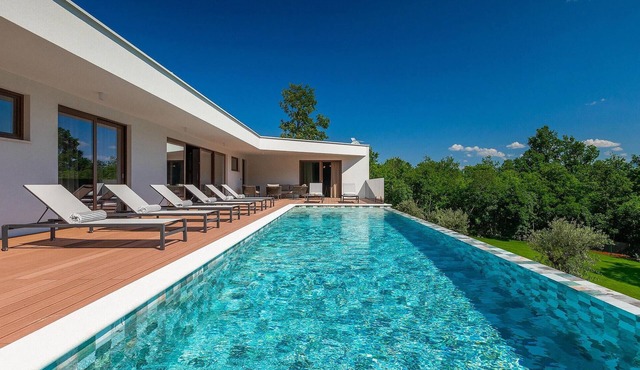 Awesome home in Krsan