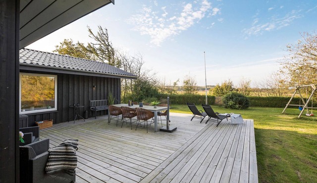 Awesome home in Løgstør with WiFi