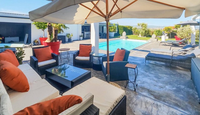 Awesome home in La Redorte