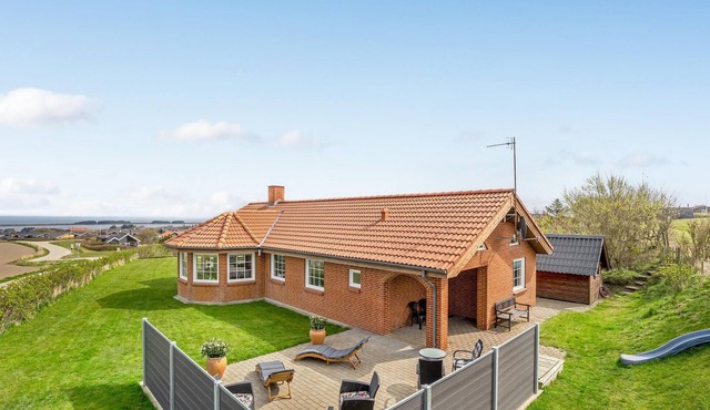 Awesome home in Lemvig with kitchen