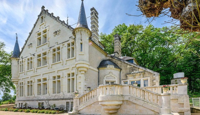 Awesome home in Lencloître