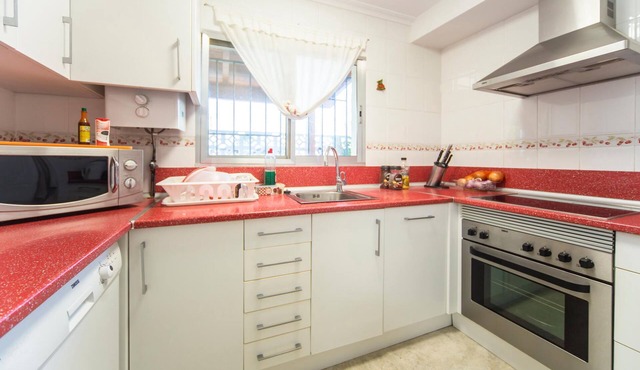 Awesome home in Liria