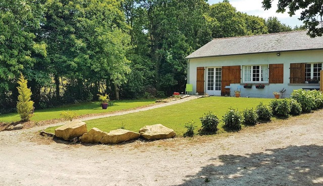 Awesome home in Locronan with WiFi