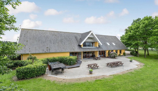 Awesome home in Løgstrup with sauna