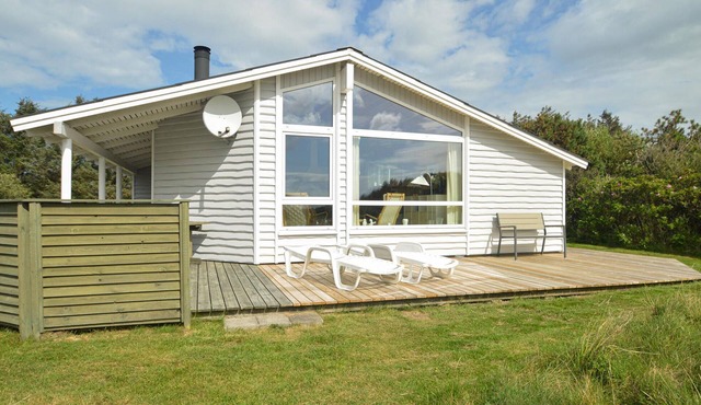 Awesome home in Løkken with sauna