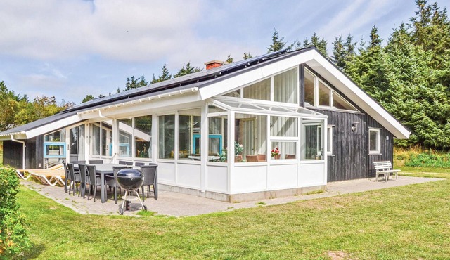 Awesome home in Løkken with sauna