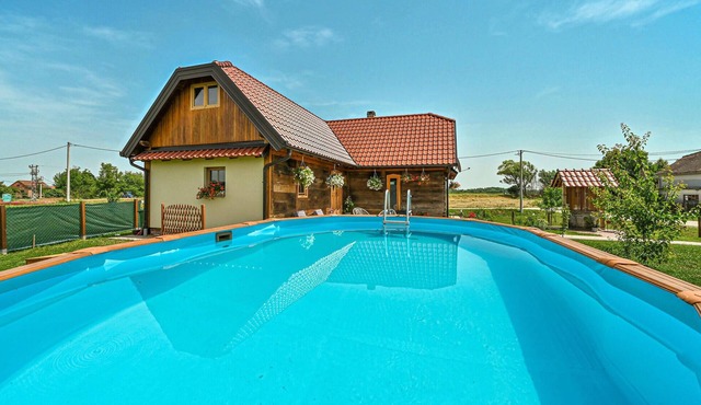 Awesome home in Lonjica with WiFi