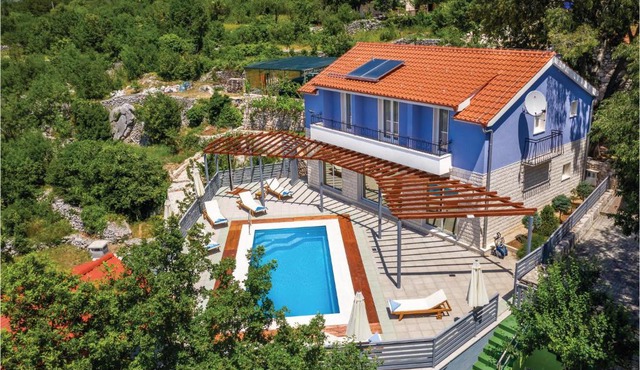 Awesome home in Lovrec with 3 Bedrooms, WiFi and Heated swimming pool