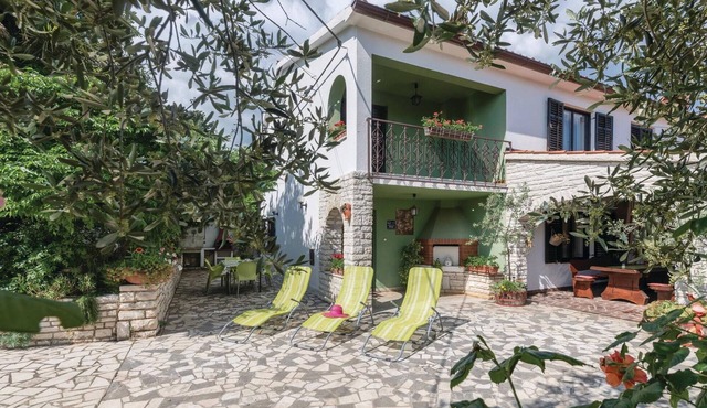 Awesome home in Manjadvorci