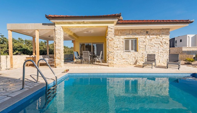 Awesome home in Mandre