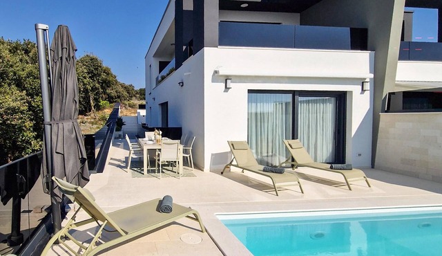 Awesome home in Mandre