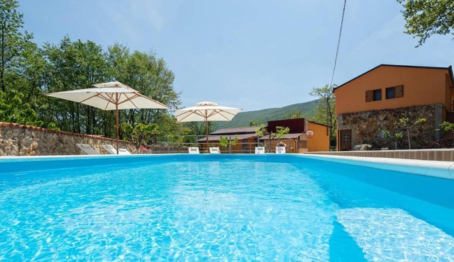 Awesome home in Maovice with sauna