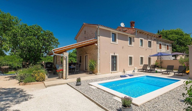 Awesome home in Marcana