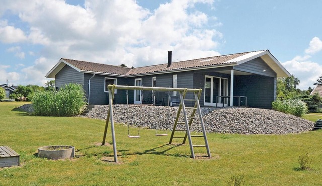 Awesome home in Millinge with WiFi