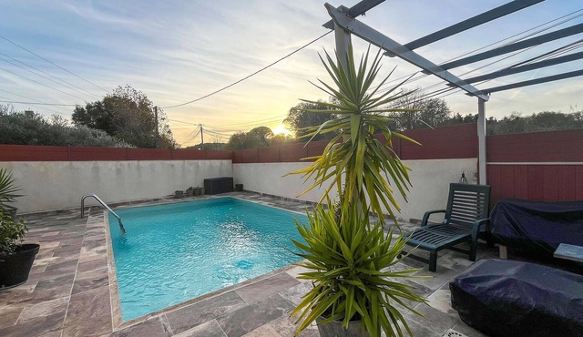 Awesome home in Miramas with swimming pool