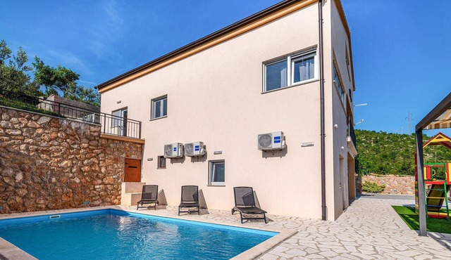 Awesome home in Modric