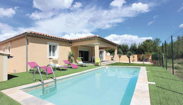 Awesome home in Monteux
