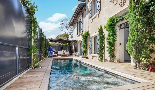 Awesome home in Narbonne with private swimming pool, can be inside or outside
