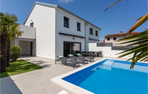 Awesome Home In Njivice