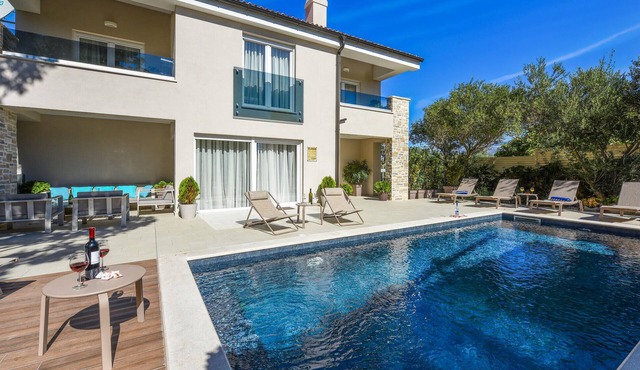 Awesome home in Novalja