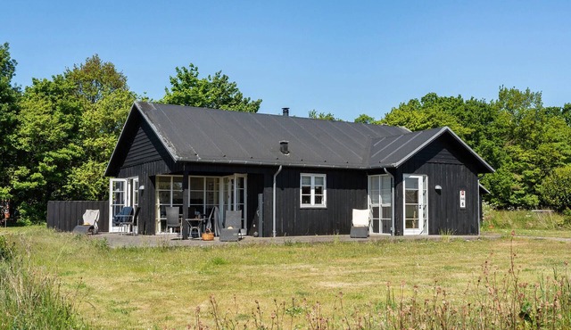 Awesome home in Nysted with house sea view