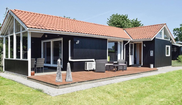 Awesome home in Odder with WiFi