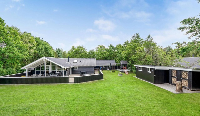 Awesome home in Oksbøl with sauna