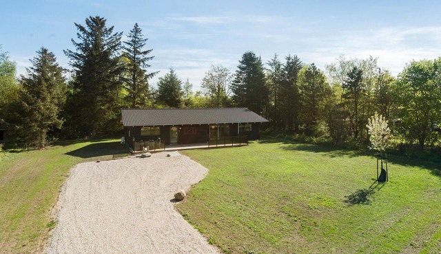 Awesome home in Oksbøl with sauna