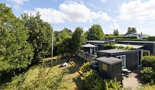 Awesome home in ølsted with WiFi