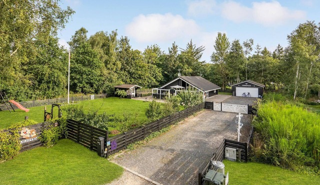 Awesome home in ørsted with WiFi