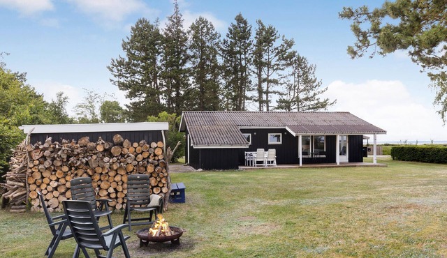 Awesome home in ørsted with WiFi