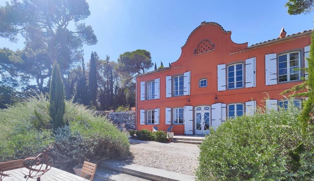 Awesome home in Ouveillan
