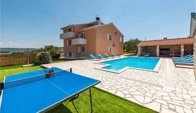 Awesome home in Pasman w/ Outdoor swimming pool and 4 Bedrooms