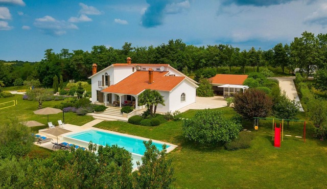 Awesome home in Pazin