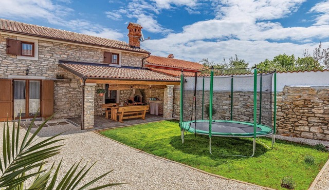 Awesome home in Peruski with WiFi