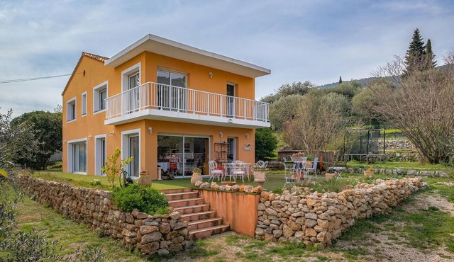 Awesome home in Peymeinade with WiFi
