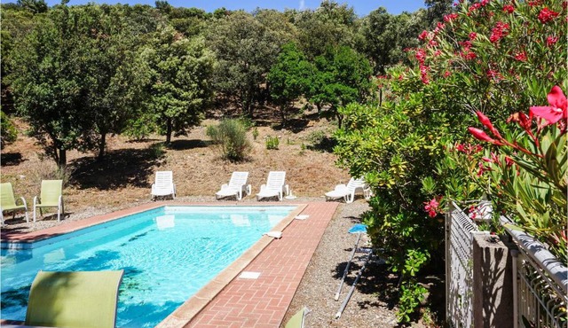 Awesome Home In Pierrerue