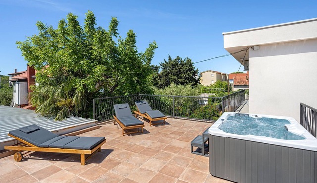 Awesome home in Pirovac with kitchen