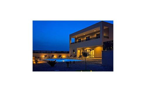 Awesome Home In Pirovac With Private Swimming Pool, Can Be Inside Or Outside