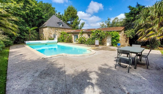 Awesome home in Ploubezre