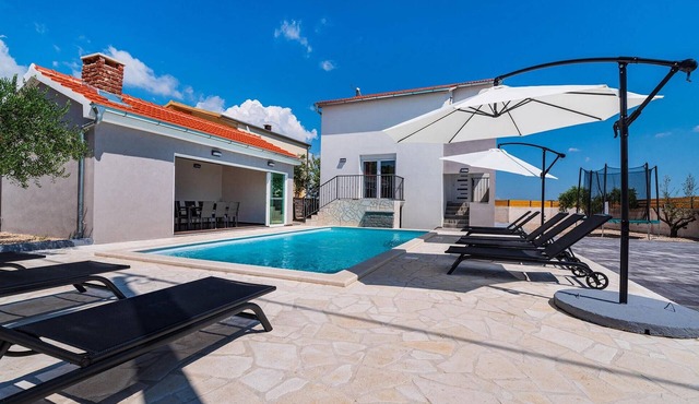 Awesome home in Polaca