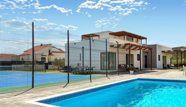 Awesome home in Polaca
