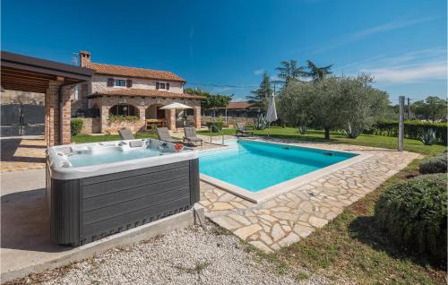 Awesome Home In Porec