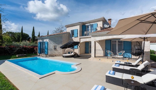 Awesome home in Porec